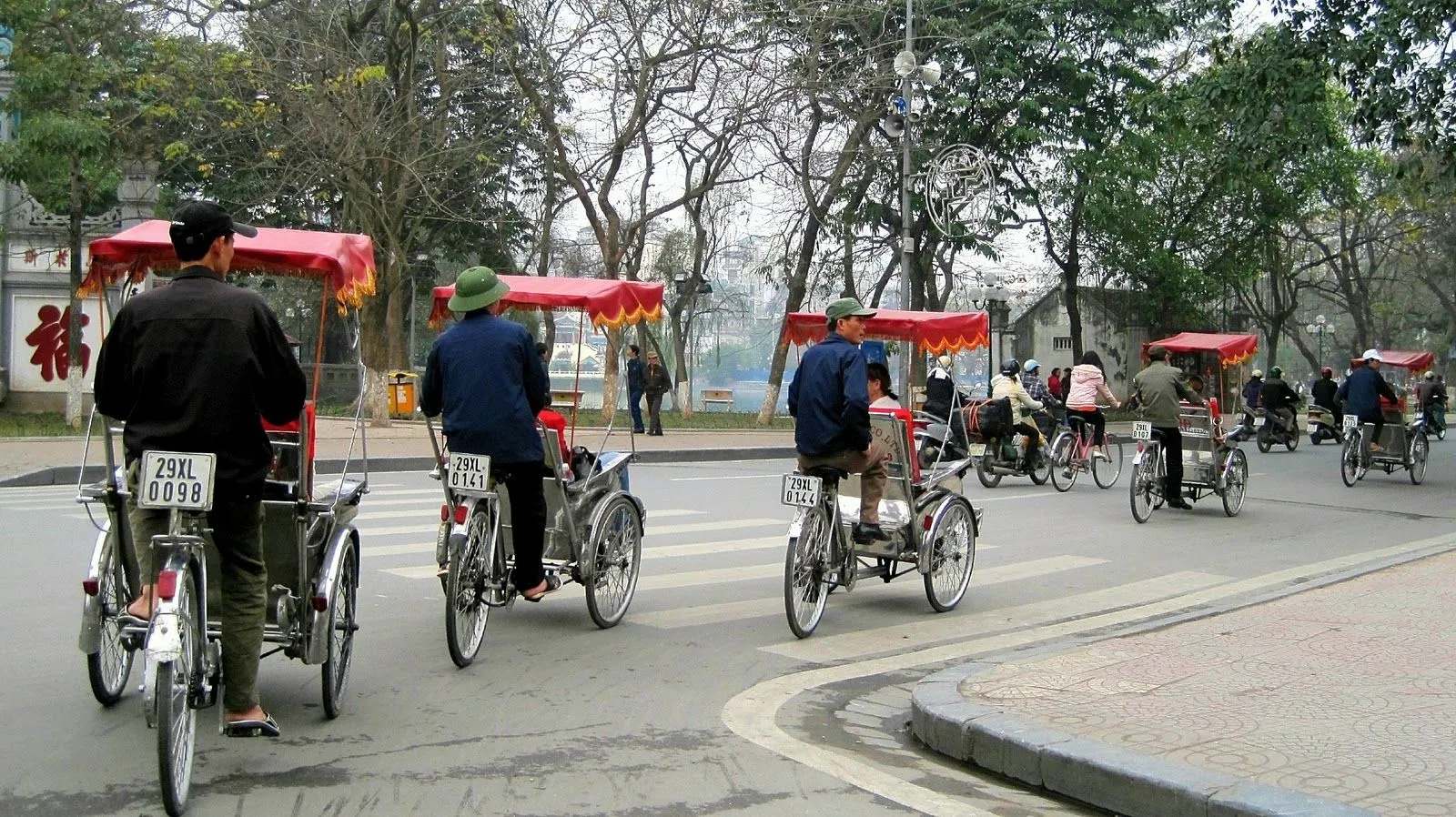 10 cách đi du lịch Hà Nội tiết kiệm