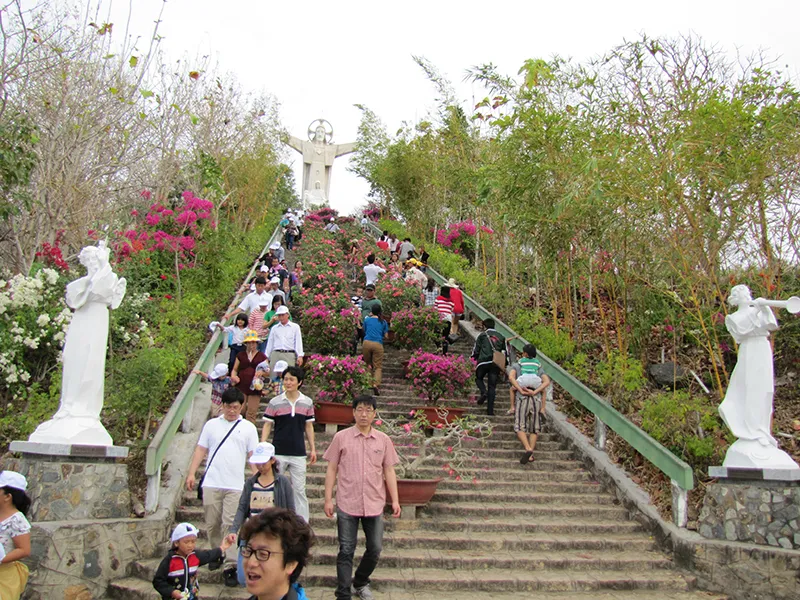 Chỉ đường lên tượng Chúa dang tay ở Vũng Tàu