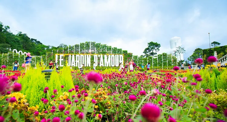 Chiêm ngưỡng vườn hoa Le Jardin D'amour đẹp và lãng mạn ở Bà Nà Hills
