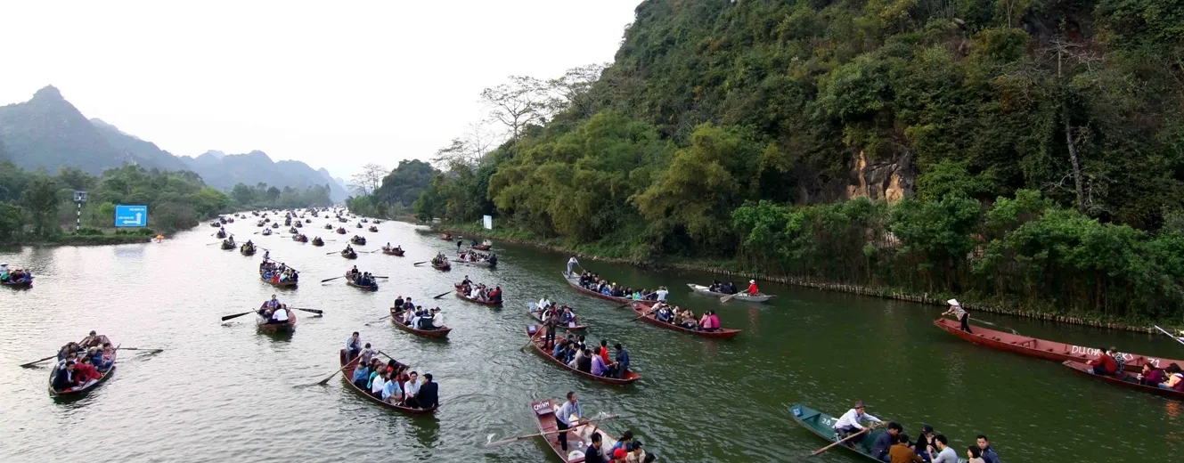 Chùa Hương - ngôi chùa cổ kính mang vẻ đẹp vượt thời gian