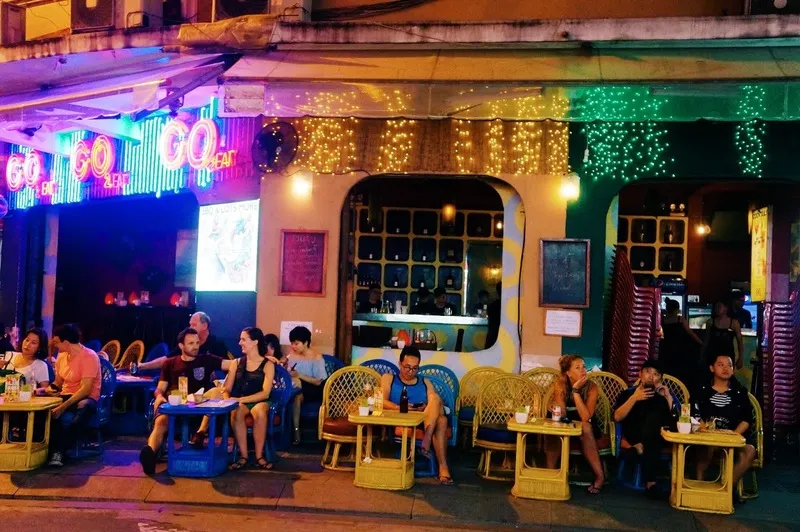 Có gì hot ở khu phố Tây – phố đi bộ Bùi Viện Quận 1 Sài Gòn?