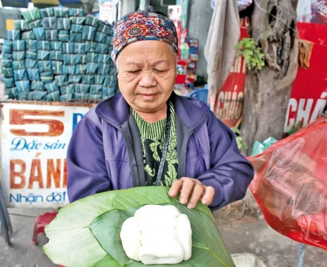 Đặc sản Hà Nội - Bánh dày Quán Gánh