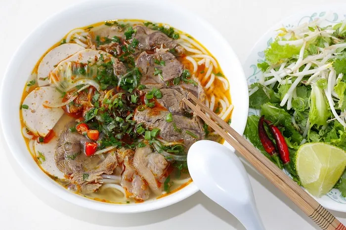 Đặc sản Huế - Bún bò Huế