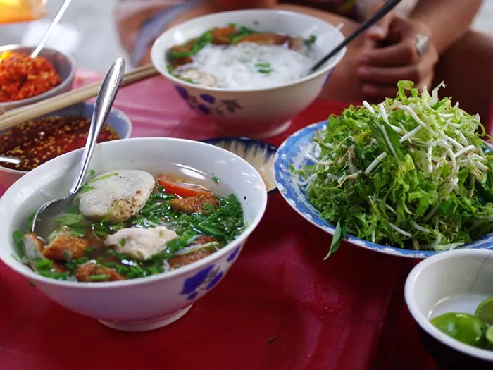 Đặc sản Nha Trang - Bún chả cá