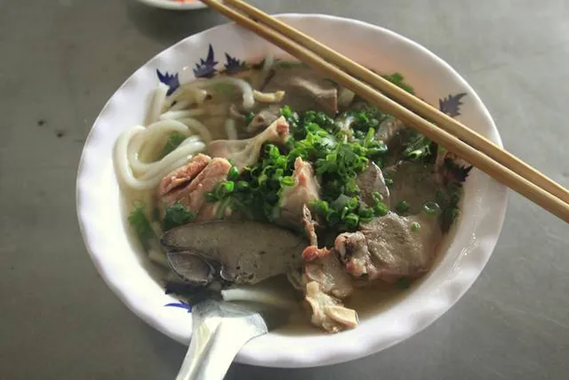 ​Đặc sản Trà Vinh – Bánh canh Bến Có