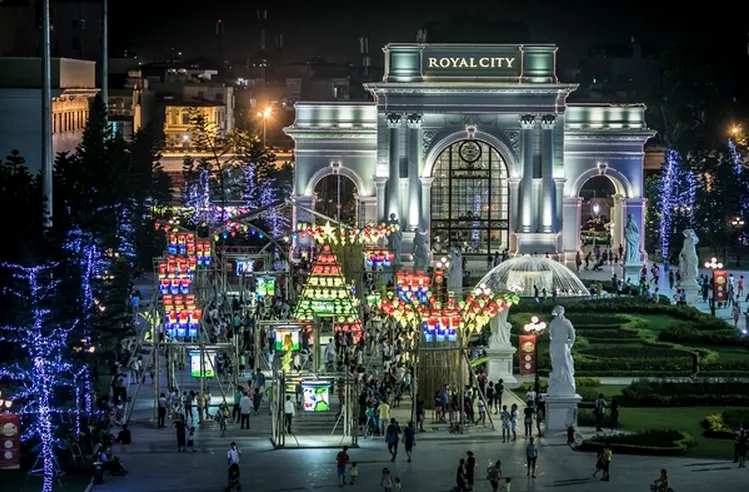 Địa chỉ Royal City nằm ở đâu?