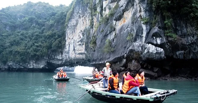 Địa điểm du lịch Hạ Long - Làng chài Ba Hang