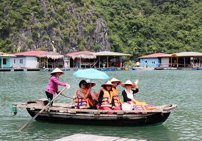 Địa điểm du lịch Hạ Long - Làng chài Vung Viêng