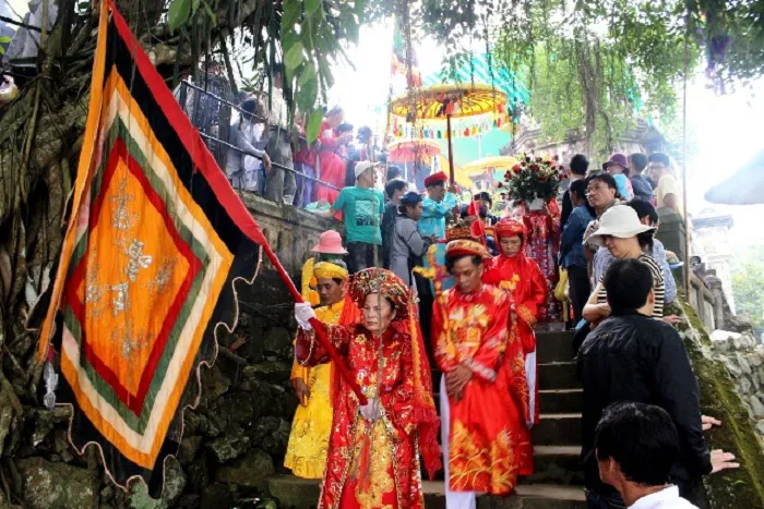 Địa điểm du lịch Huế - Điện Hòn Chén