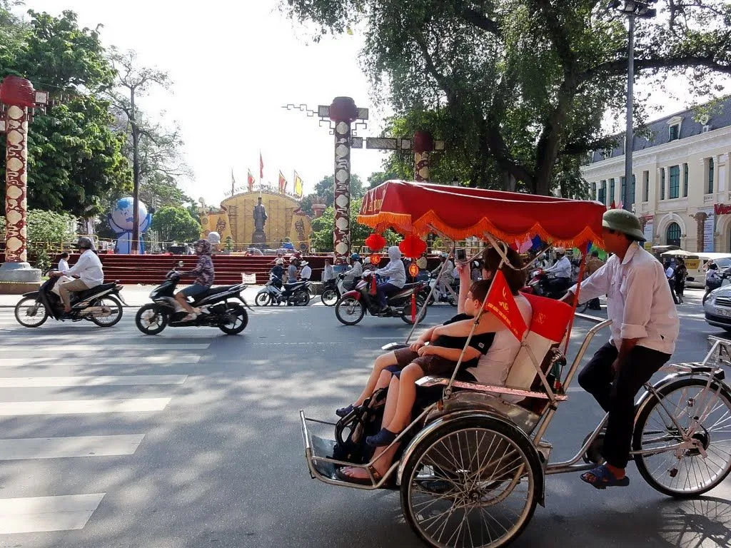 Du lịch Hà Nội nên đi bằng phương tiện gì?