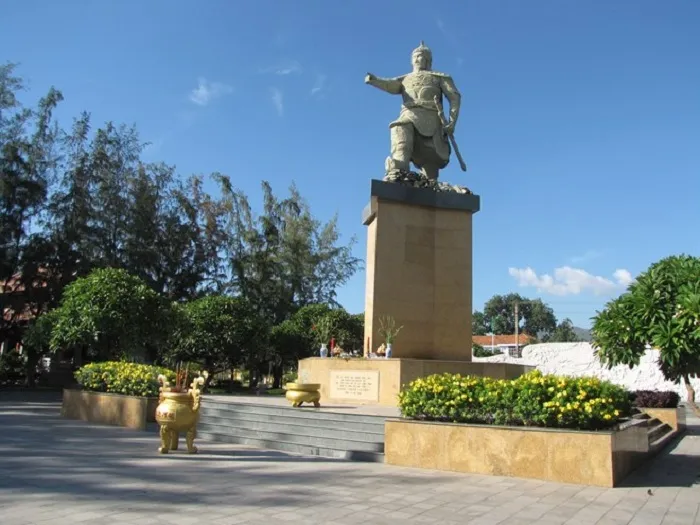 Du Lịch Nha Trang - Công viên Bạch Đằng