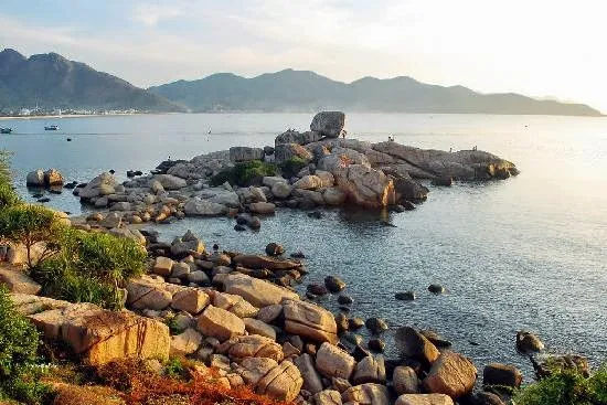 Hành trình du lịch Nha Trang: Khám phá thắng cảnh Hòn Chồng