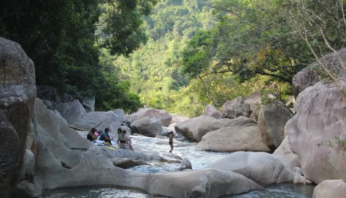 Khám phá vẻ đẹp Suối Ba Hồ trong hành trình du lịch Nha Trang