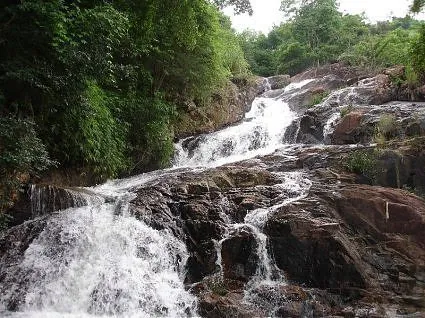 Khám phá vẻ đẹp Suối Ba Hồ trong hành trình du lịch Nha Trang