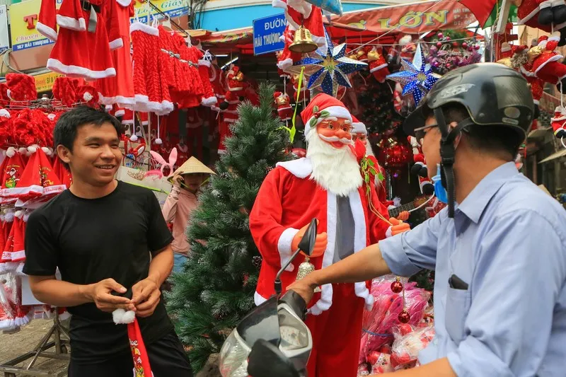 “Mê mệt” với 7 địa điểm chụp ảnh Noel đẹp lung linh ở Sài Gòn