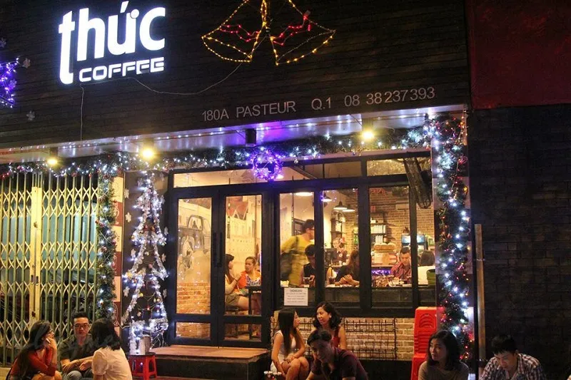 Những quán café vỉa hè độc đáo ở Sài Gòn