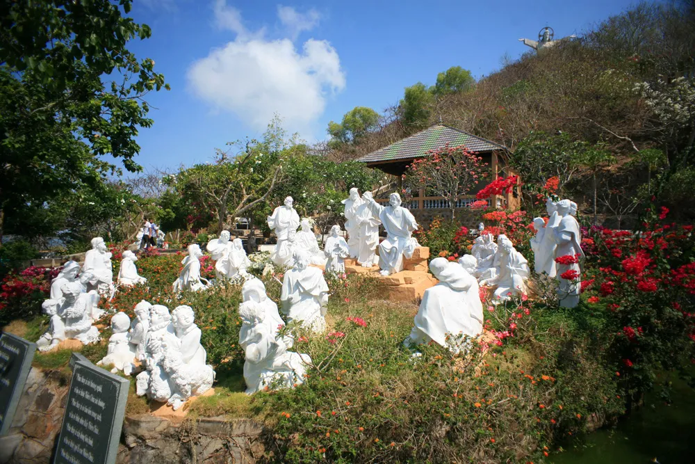 Tham quan Tượng chúa Kito dang tay ở Vũng Tàu