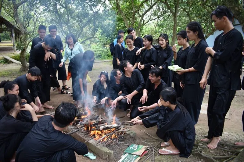 Thích tát mương bắt cá… thì về miền Tây