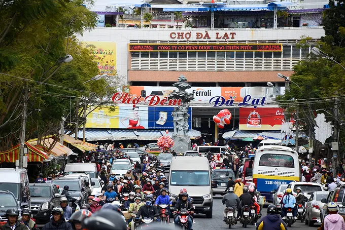 "Tin được không" Festival Hoa Đà Lạt 2019: tắc đường, giá xe khách tăng nhẹ