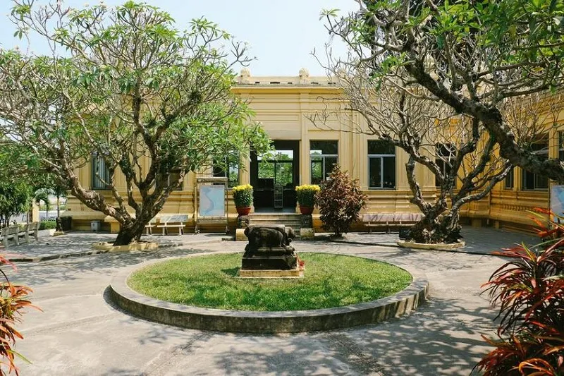 Tổng hợp giá vé vào tham quan Viện Bảo Tàng Điêu Khắc Chăm ở Đà Nẵng