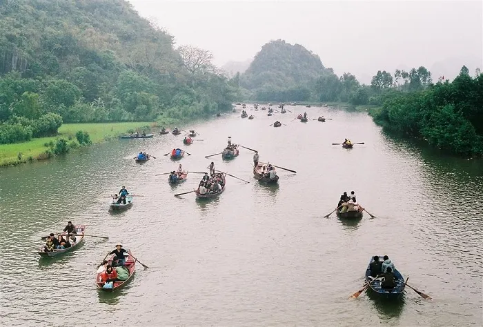 Tổng hợp những kinh nghiệm đi chùa Hương tự túc bằng xe máy