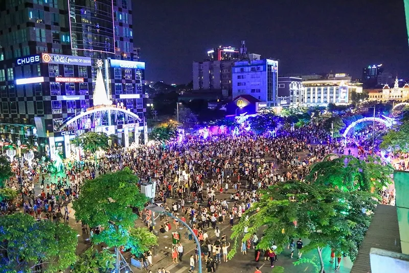 "Triệu hồi" team sống ảo đi liền 20 địa điểm vui chơi Noel 2023 hấp dẫn ở Sài Gòn