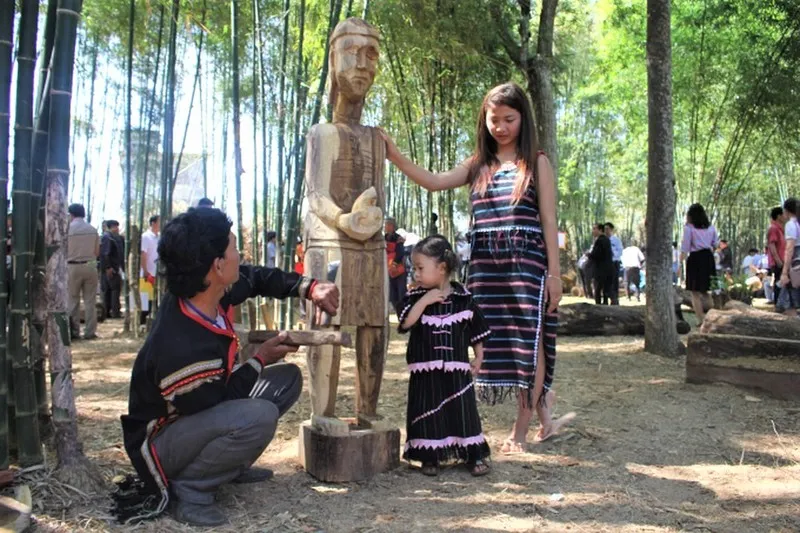 Văn hóa nhà mồ của người M’Nông Lào ở Tây Nguyên có gì thú vị?